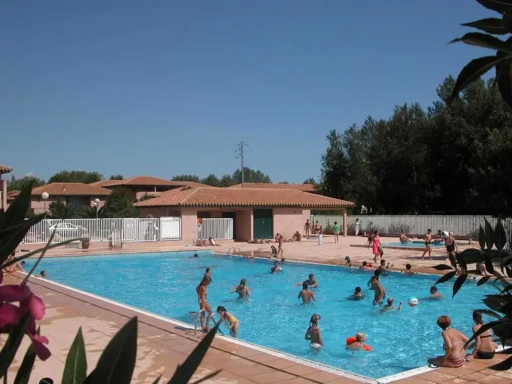 Villa in France With Garden and Terrace - Photo 4