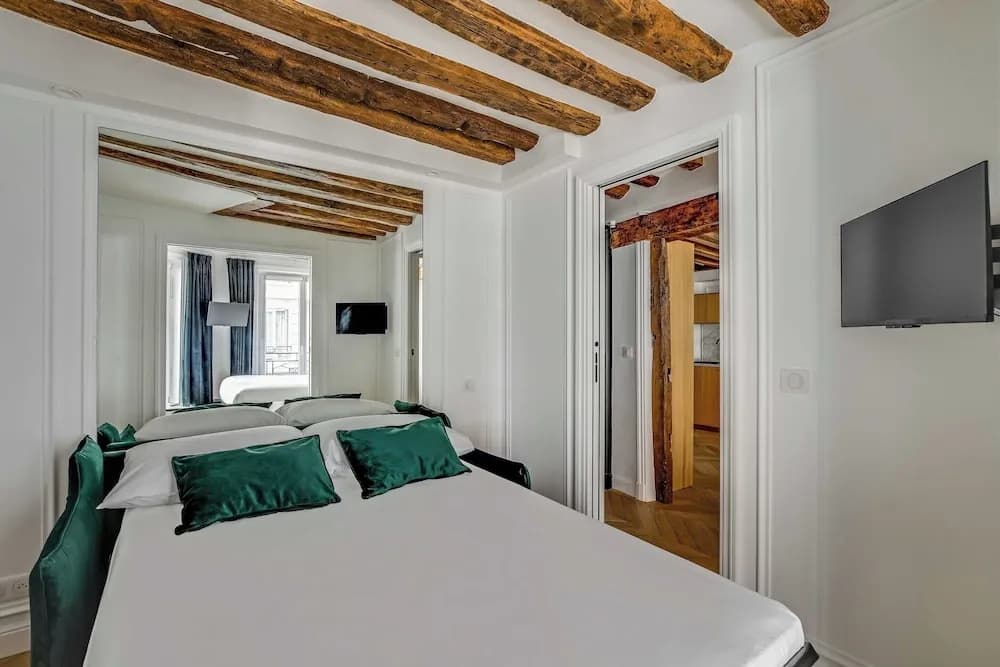 2bdr/5p Apartment au Centre de Paris in Downtown Paris - Miniature 7