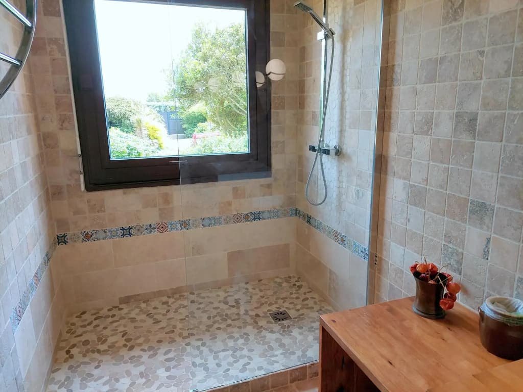 Holiday Home With Jacuzzi, Guisseny - Miniature 7