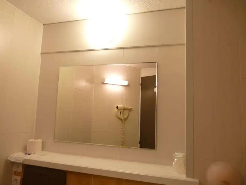 Brit Hotel Bosquet - Miniature 8