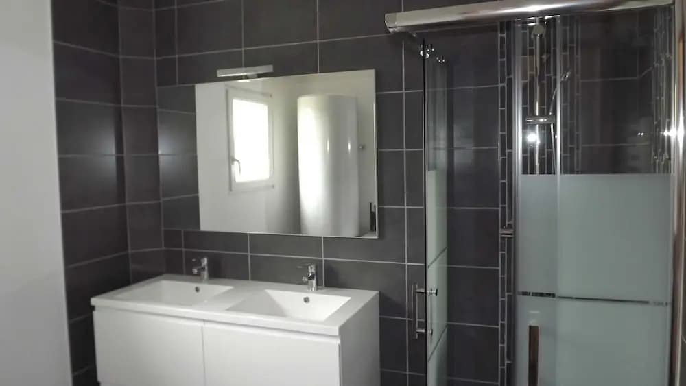 Maison tout confort 2 chambres 4 pers - Miniature 7