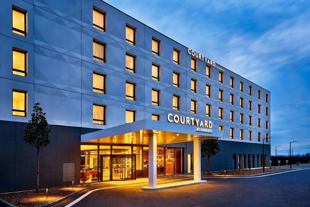 Courtyard By Marriott Lyon Eurexpo Stadium - Photo 1
