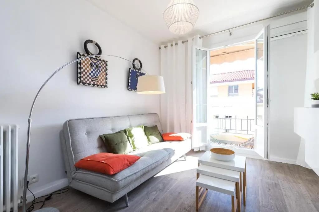 Cosy 1 Bdr Near Garibaldi Square - Top Floor & AC - Miniature 6