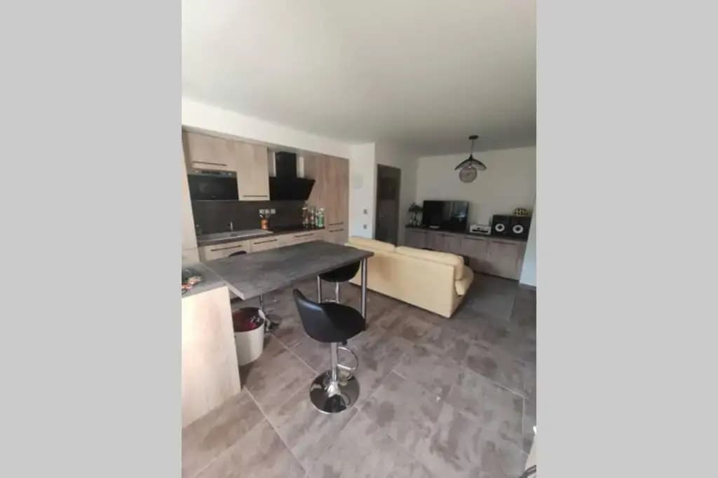 Superbe appartement T2 dans résidence neuve avec vue exceptionelle sur les montagnes, avec parking privatif.situé à proxim...