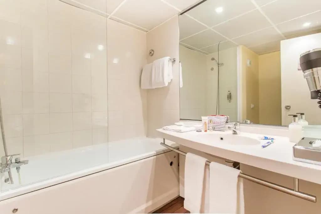Canal Suites (Ex. Suite-Home) by Popinns - Miniature 8