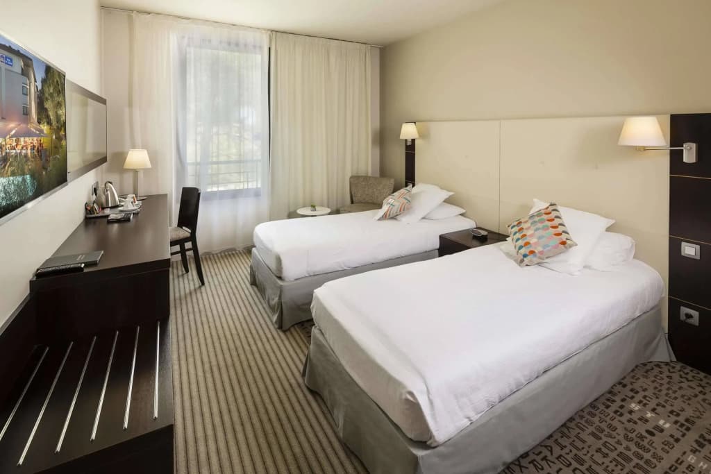 Mercure Aix-en-Provence La Duranne Gare TGV - Photo 3