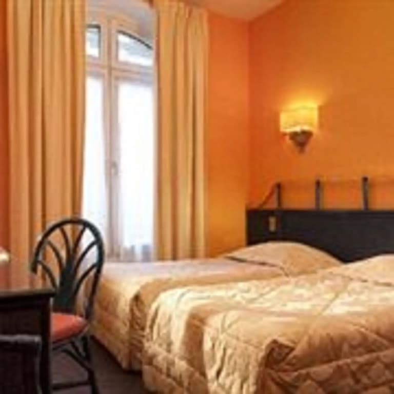 Hotel Cecilia - Photo 4