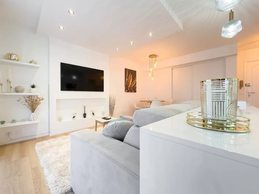 Le Dor in Cannes With 1 Bedrooms and 1 Bathrooms - Photo 2
