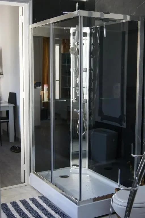 appartement individuelle refais a neuf,ds maison de maître,6 couchages dont un lit kingsize,cuisine avec lave vaisselle,ru...