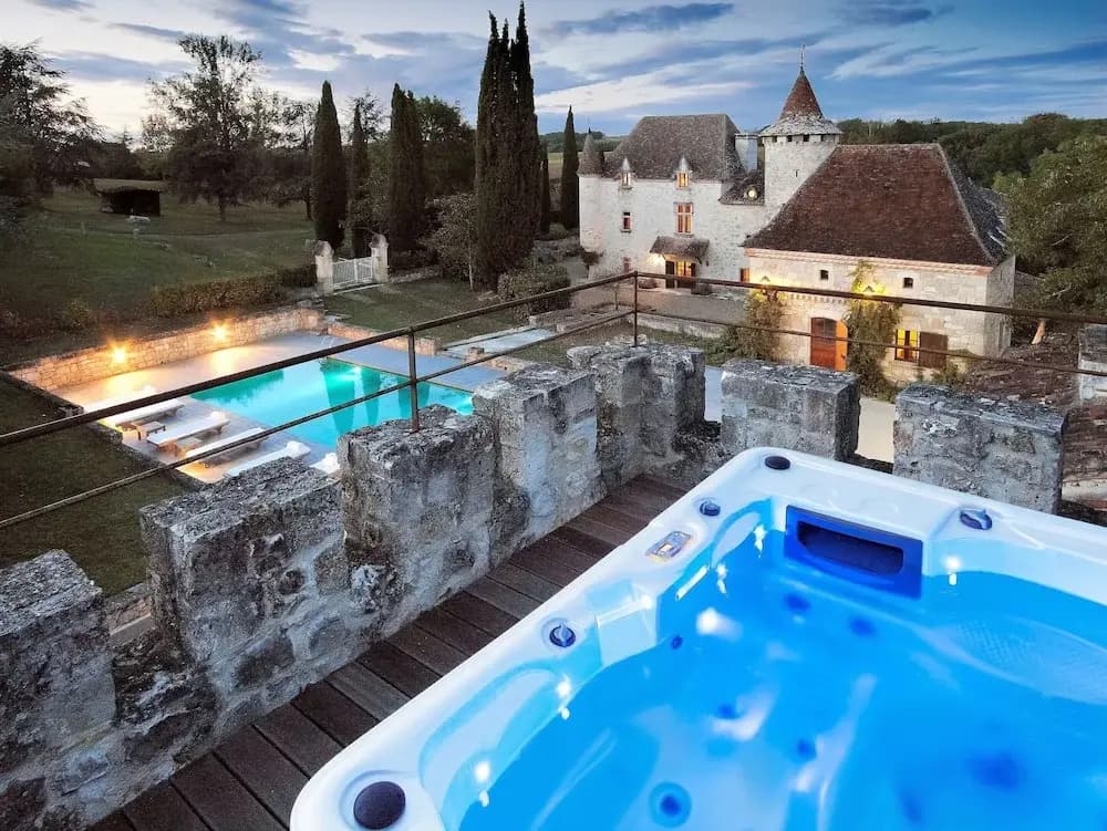 Grand Castle in Saint Caprais de Lerm with Sauna & Hot Tub - Photo 1