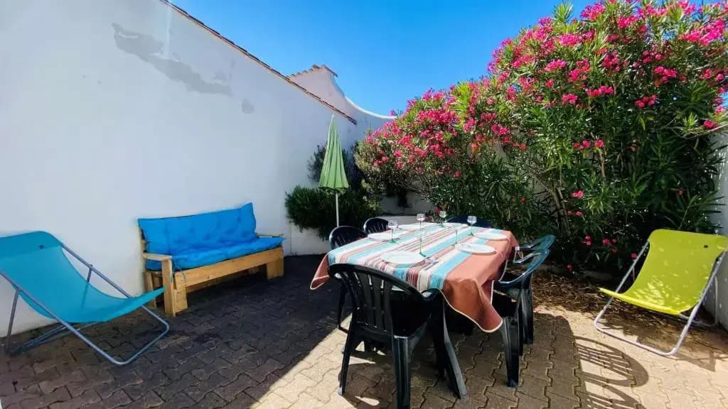 Location dans résidence avec piscine à 50m de la plage - Miniature 8