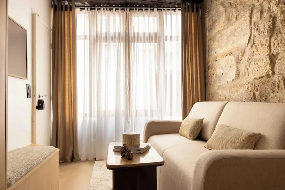 Modern Apartment -ac-1br-4p-pantheon - Photo 2
