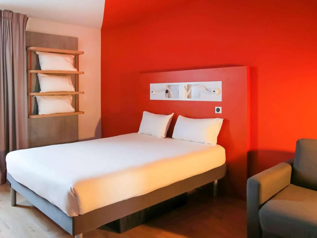 ibis budget Beauvais Aeroport - Photo 1