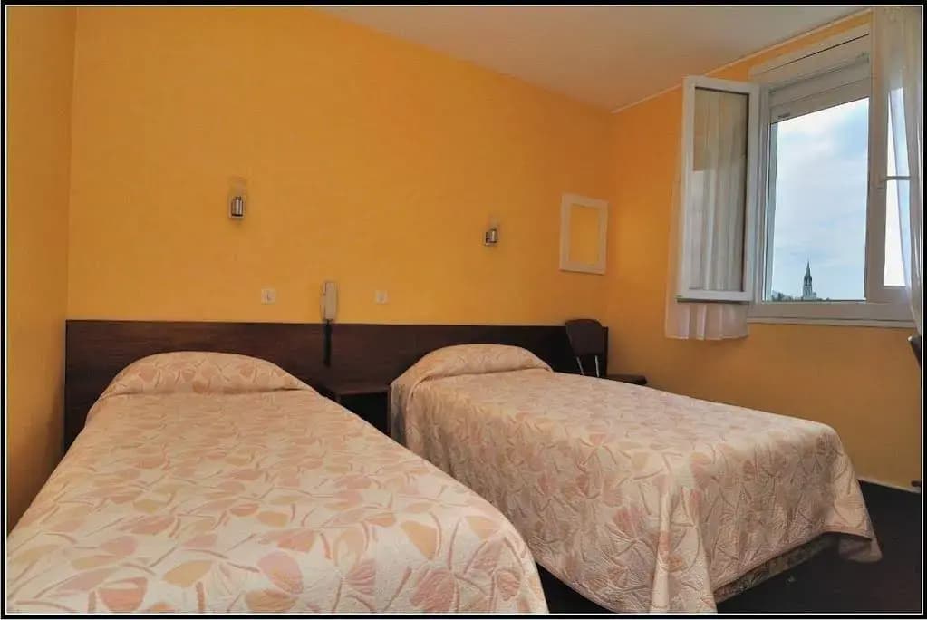 Hotel Montfort - Photo 5