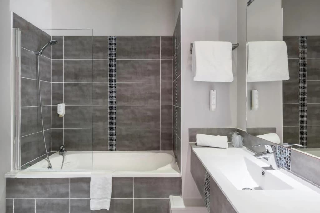 Best Western Hotel Saint Claude - Miniature 8