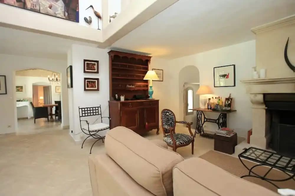 Provencal Villa in the Heart of the Luberon Scrubland - Photo 2