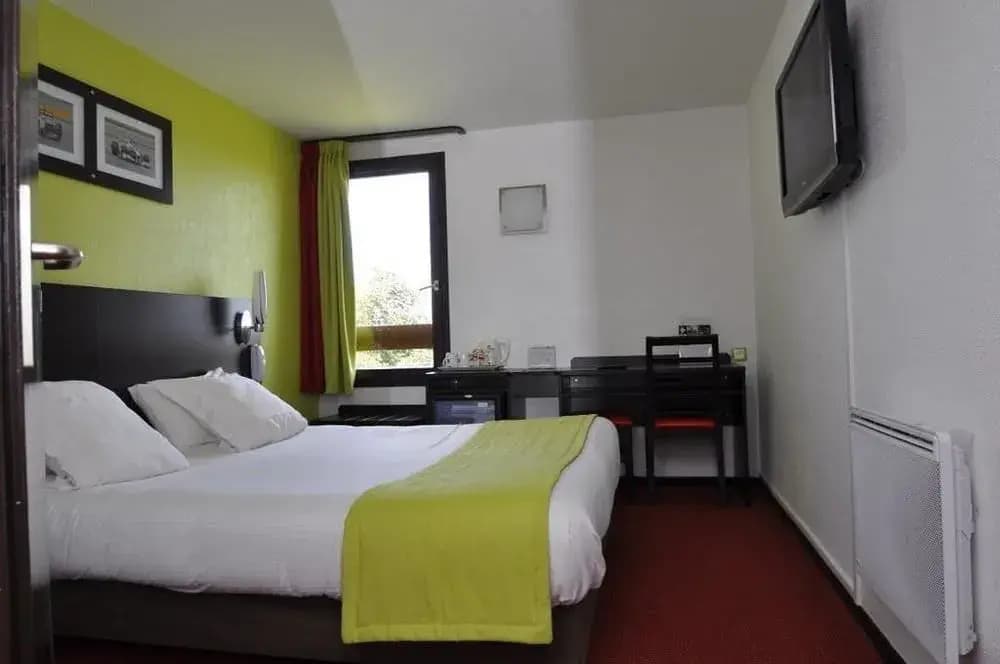 Hotel Kyriad Design ENZO CANNES-ECLUSE - Photo 3