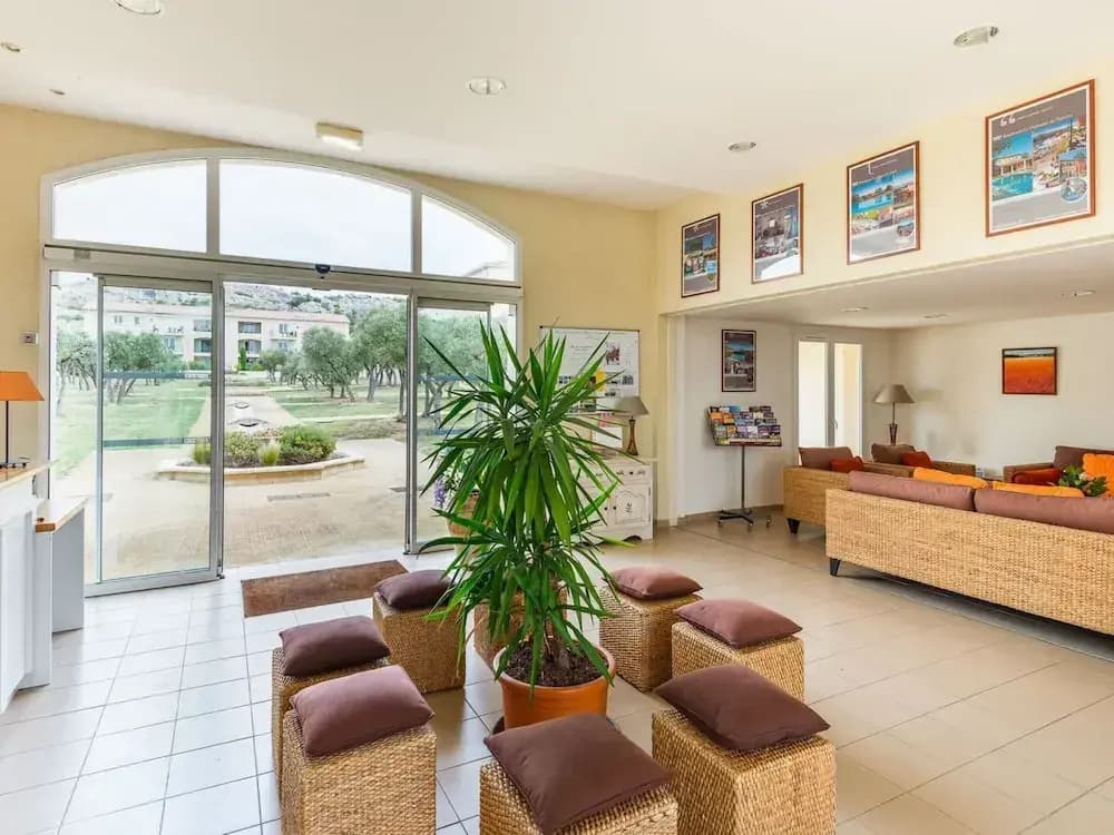 Apartment in Provencal Style in a Beautiful Landscape - Photo 3