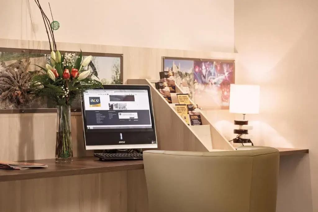 ACE Hôtel Châteauroux Déols - Photo 2