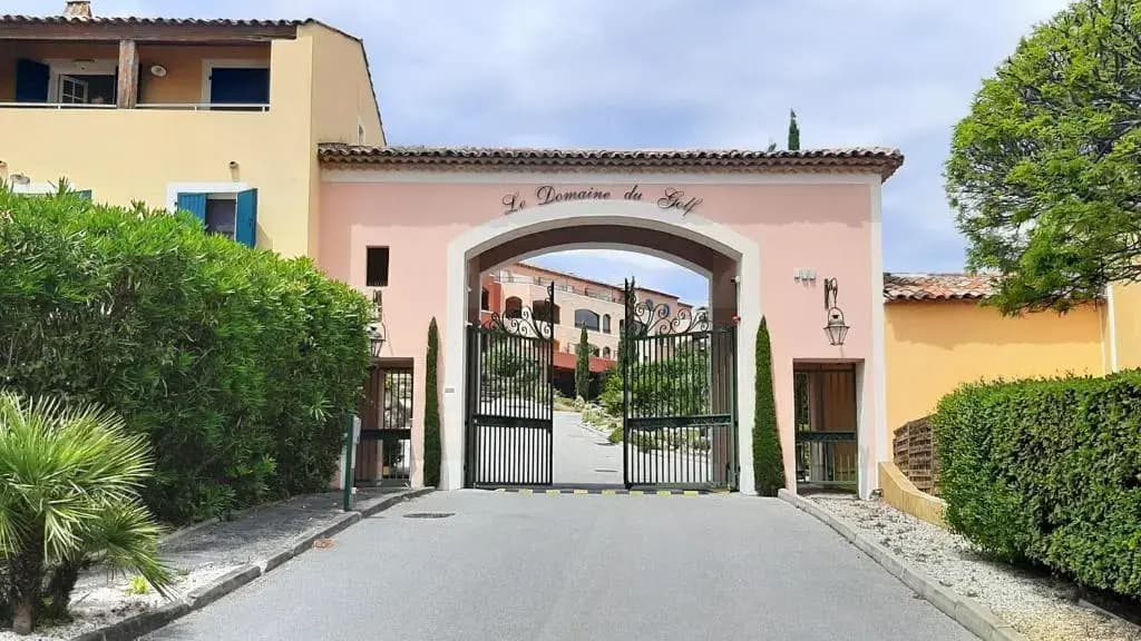 Appartement domaine du Golf de Roquebrune Resort - Résidence Le Saint Andrews - Photo 1