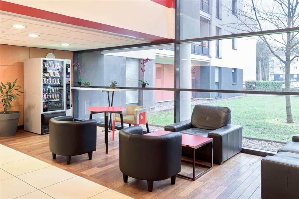 Comfort Aparthotel Versailles Saint Cyr l'Ecole - Photo 2