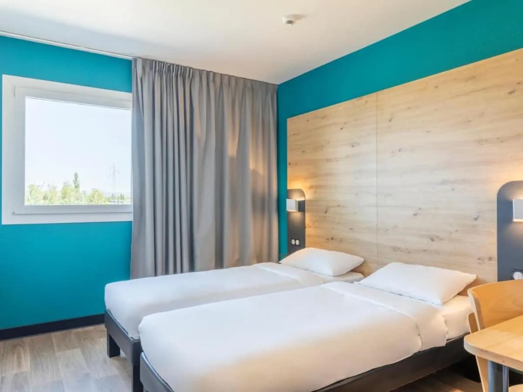 B&B HOTEL Saint-Martin-de-Crau Alpilles Camargue - Miniature 6