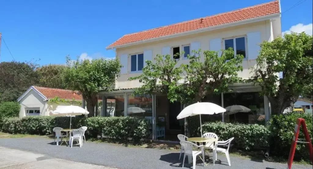 Htel Au Bon Landais - Photo 1
