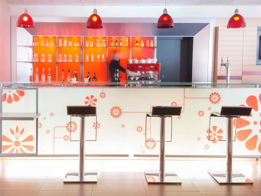 ibis Cholet - Photo 2