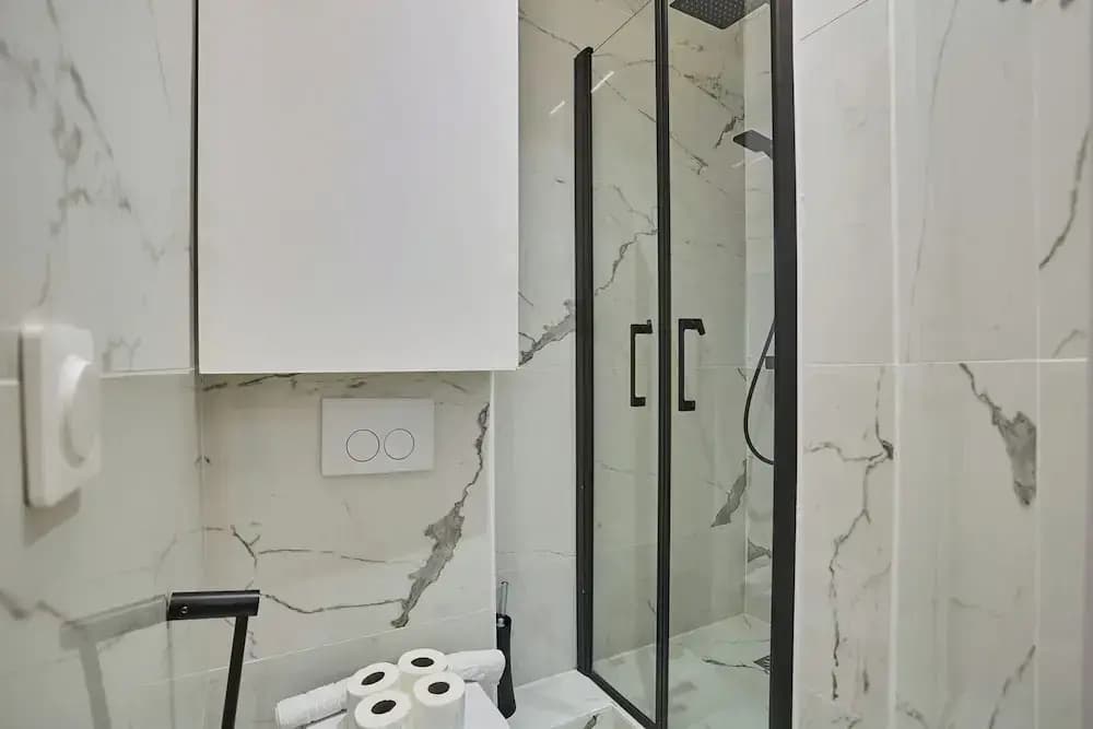 Apartment for 4 People in Paris - Miniature 8