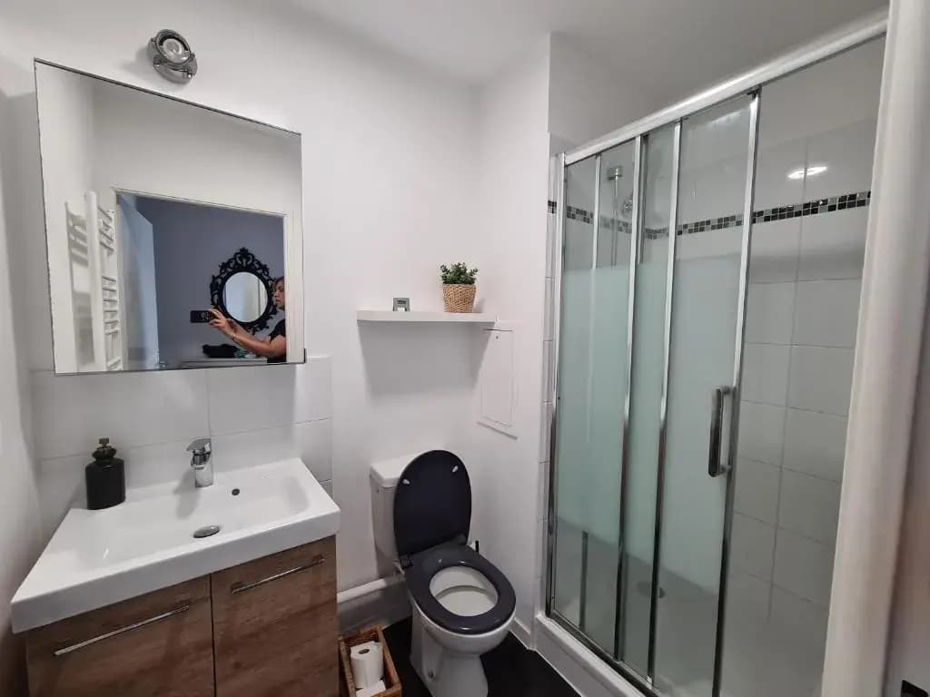Chambre avec salle de bain /wc - Photo 4