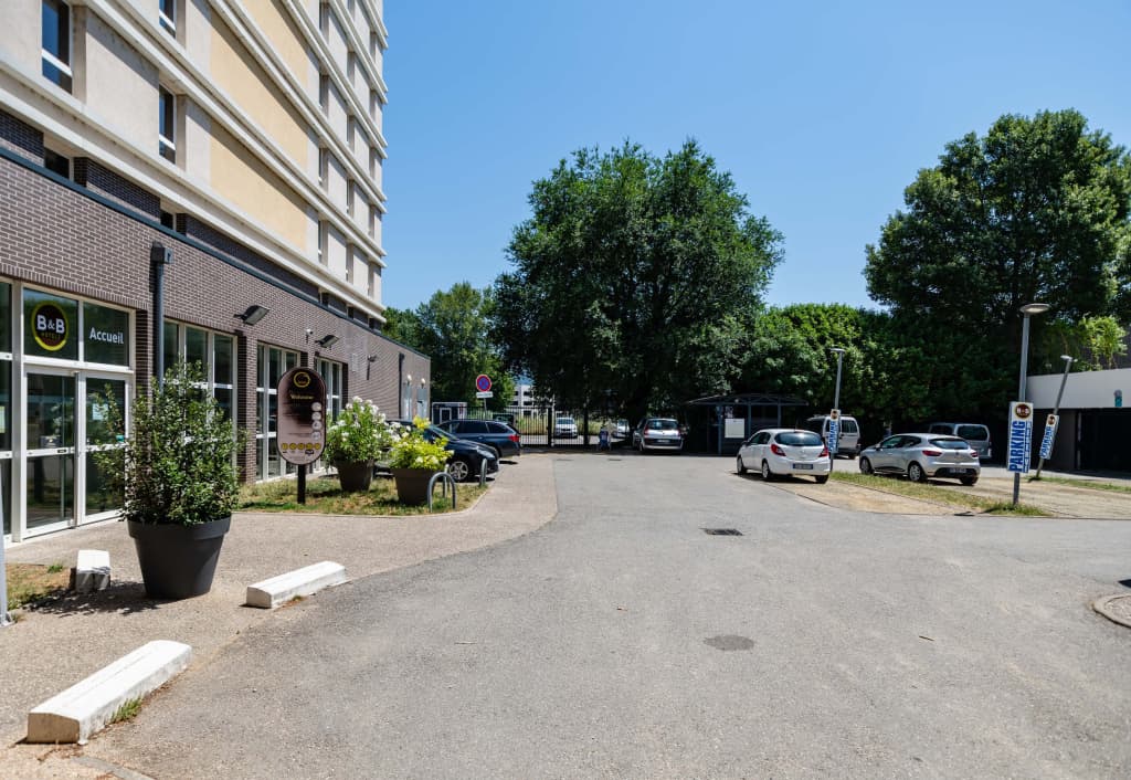 B&B HOTEL Grenoble Centre Alpexpo - Photo 1