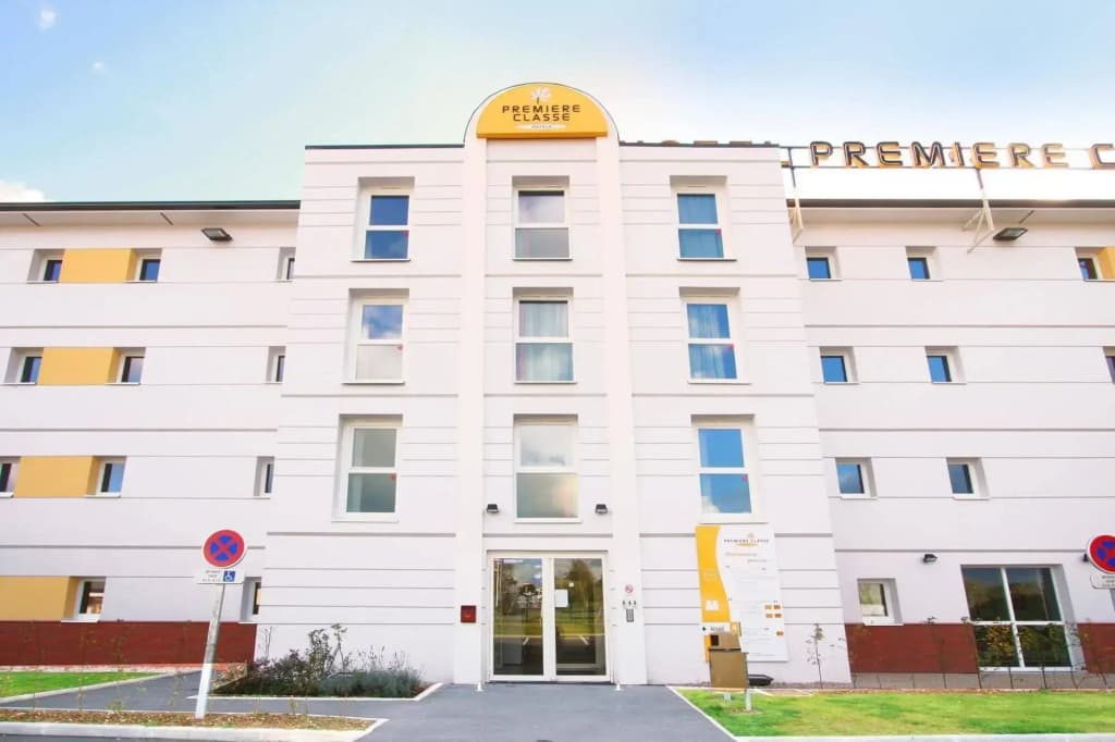 Hotel Premiere Classe Bayeux - Photo 1