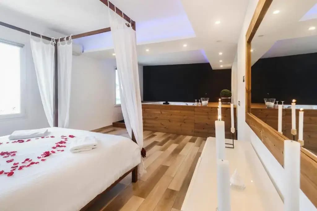 Suite Pointe Rouge Jacuzzi SPA - Photo 2