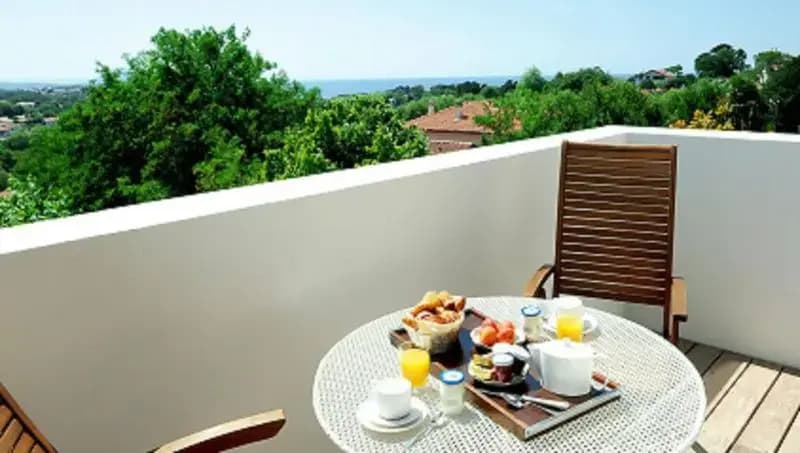 Hotel Briketenia - Miniature 8