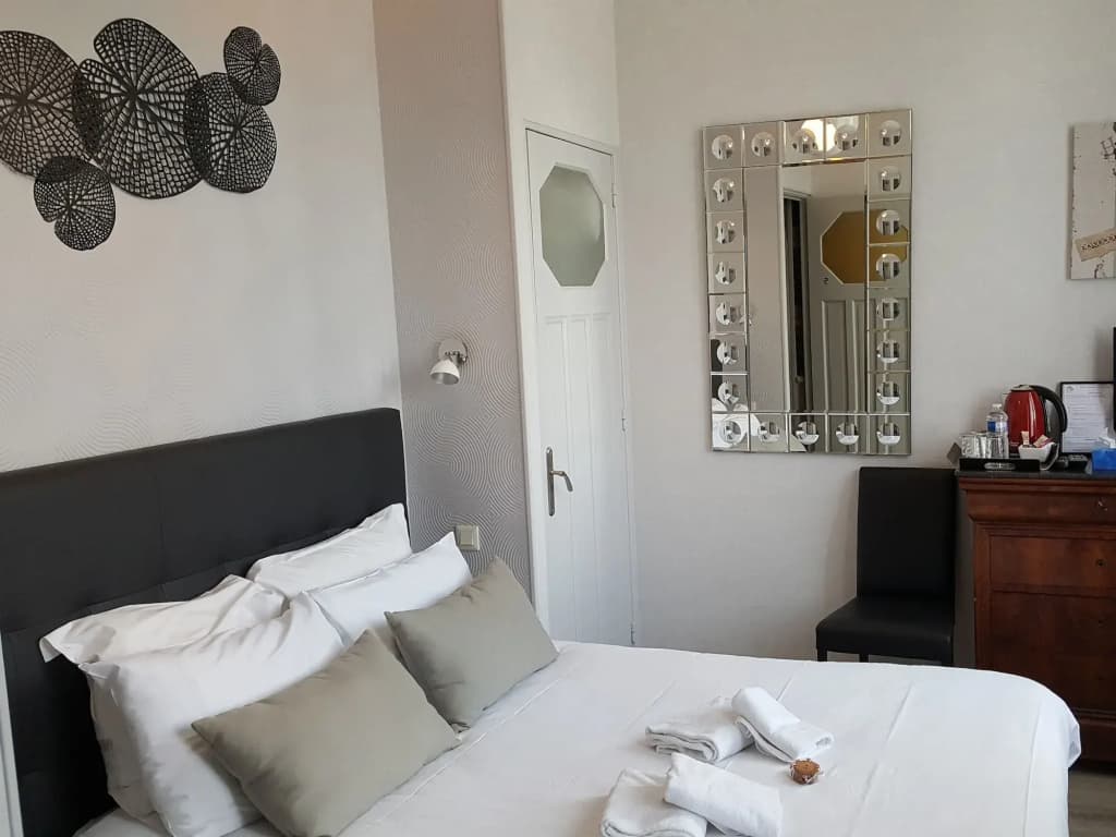 Castel Bayeux Guesthouse - Photo 5