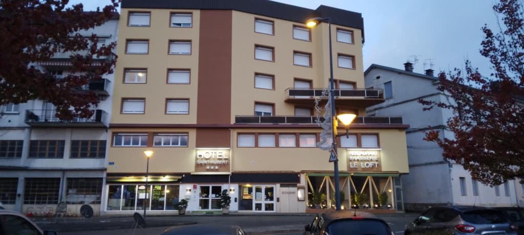 Hôtel Saint-Hubert - Photo 1