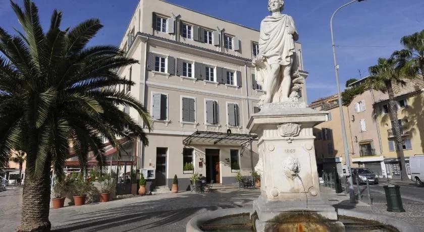 Hotel Restaurant de la Tour - Photo 1