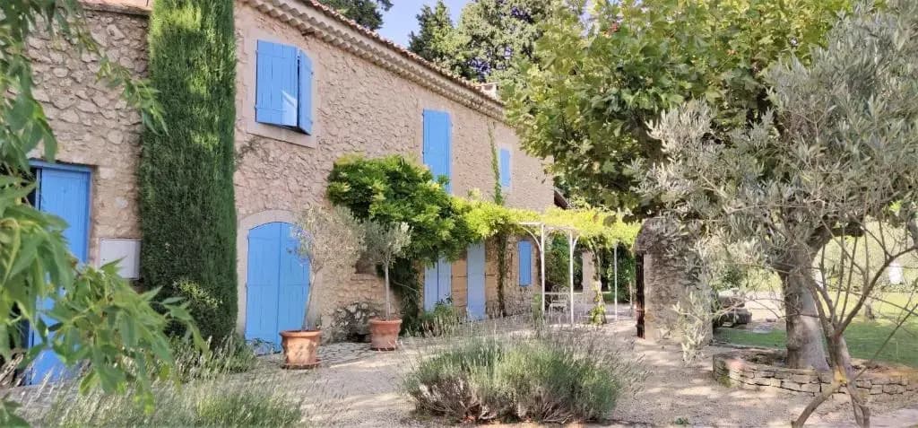 Très beau Mas Provençal avec Piscine Privée Chauffée située aux Vignères, en campagne proche de l'Isle sur La Sorgue au cœ...