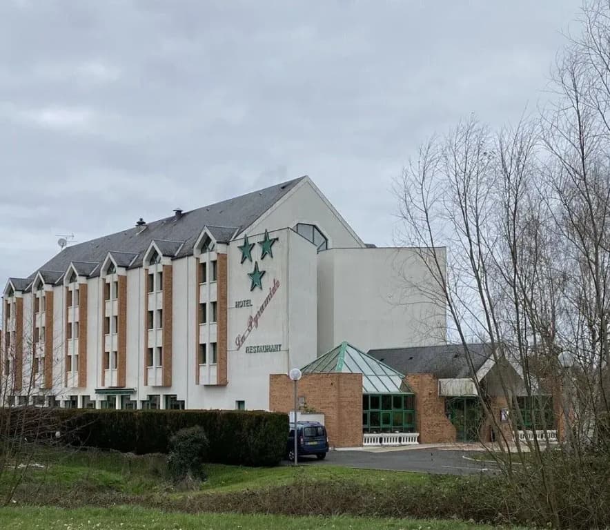 Cit' Hôtel la Pyramide - Photo 1