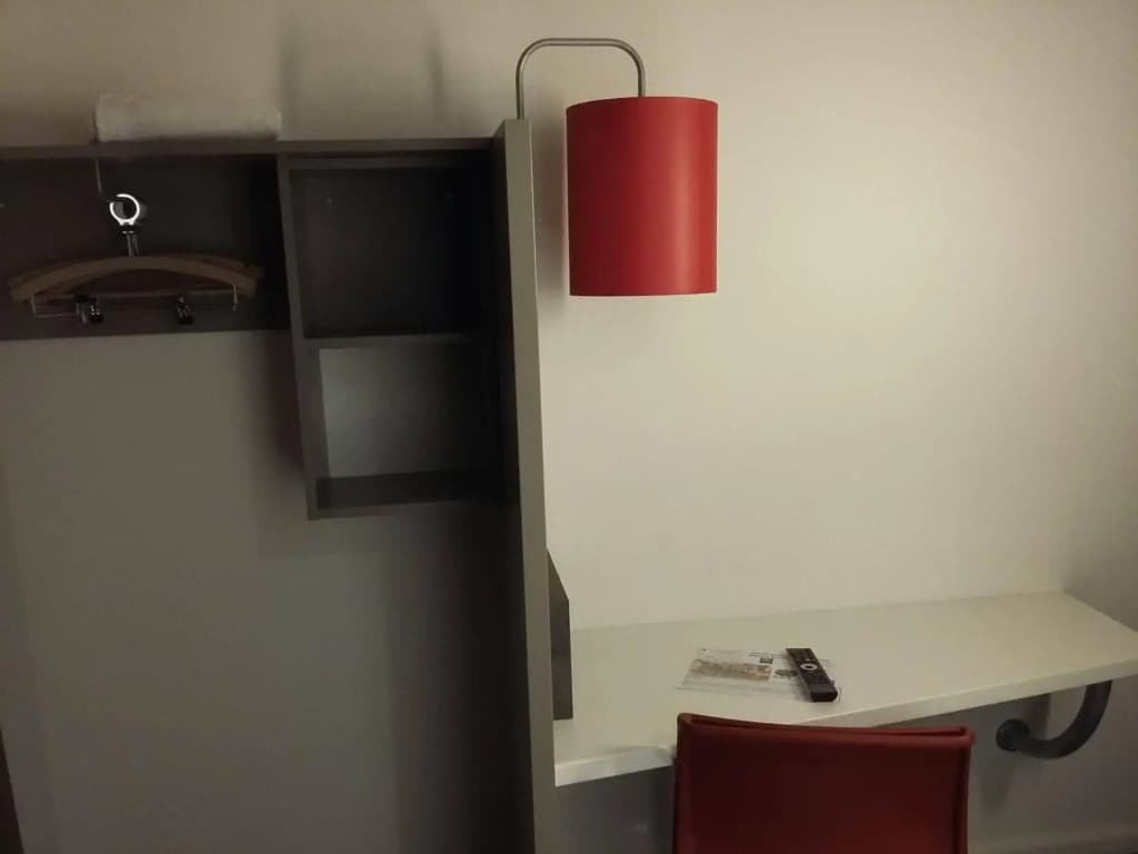 ibis budget Aéroport Lyon Saint Exupéry - Photo 3