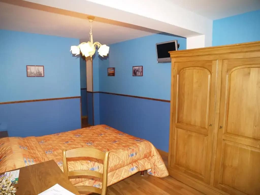 Hotel De Calais - Photo 2