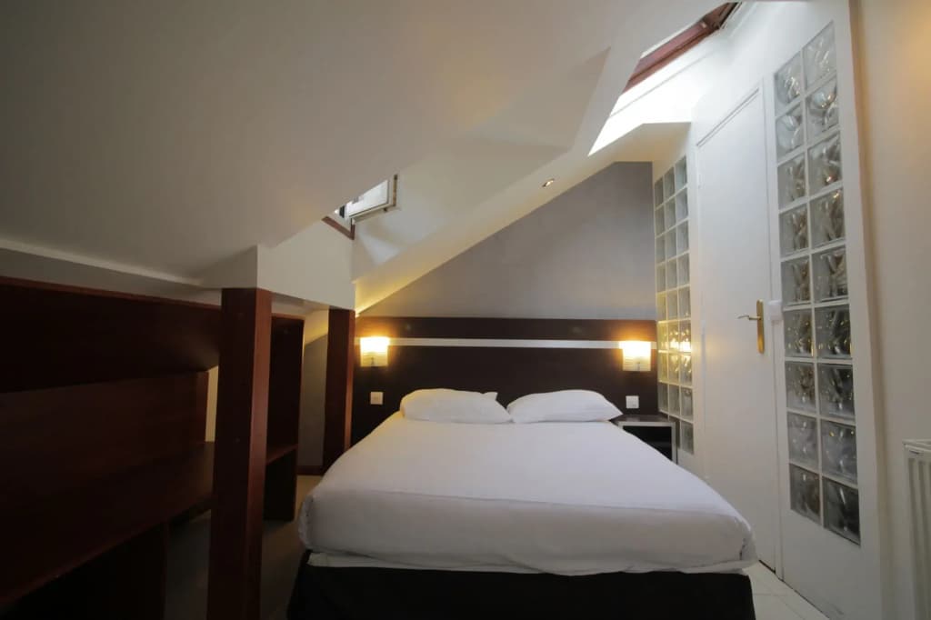 Modern's Hotel - Photo 2