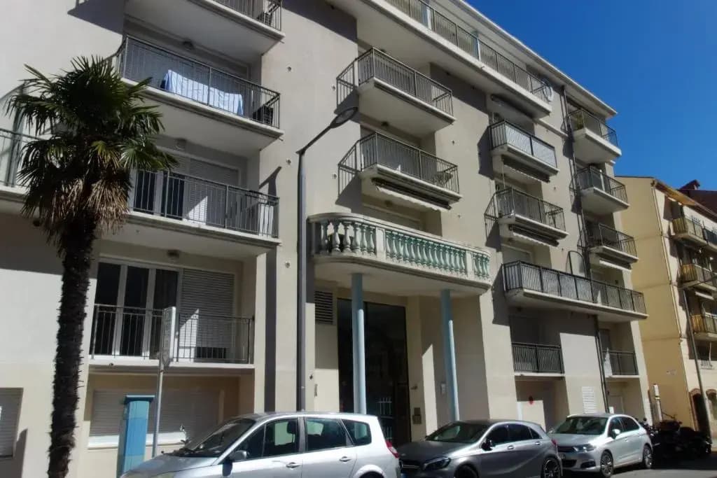 Palazzio 2 - Photo 1