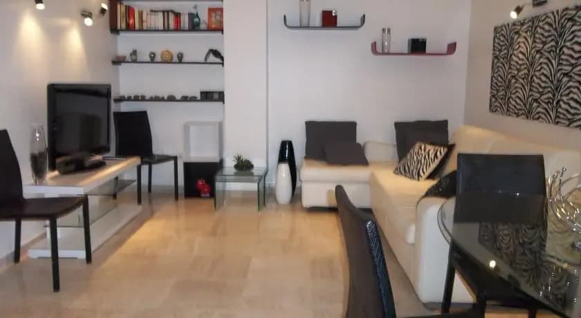Velasquez Two Bedroom Apartment - Photo 4