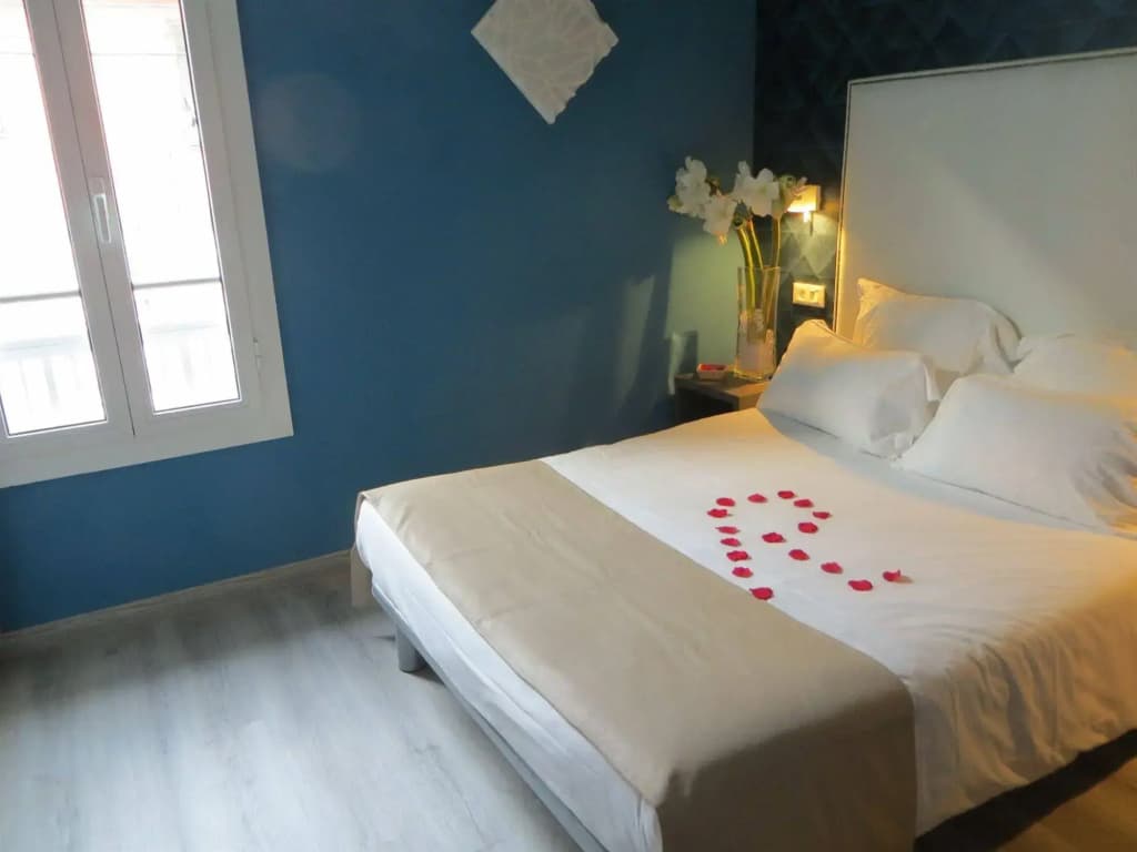 Hotel Regency - Photo 4