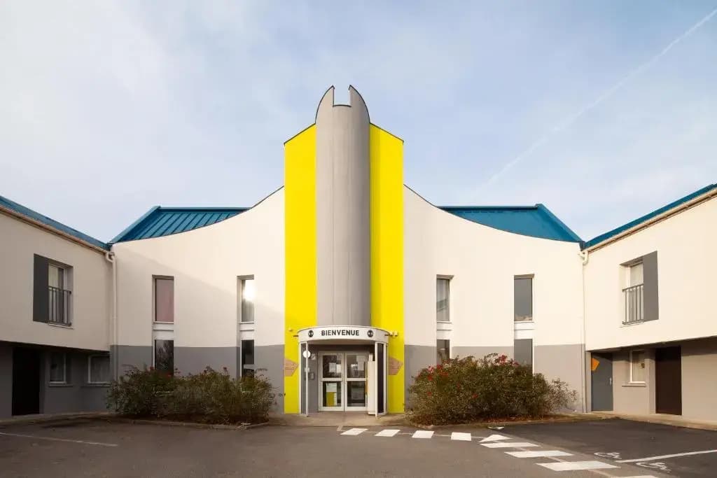 B&B HOTEL Saint-Witz - Photo 1