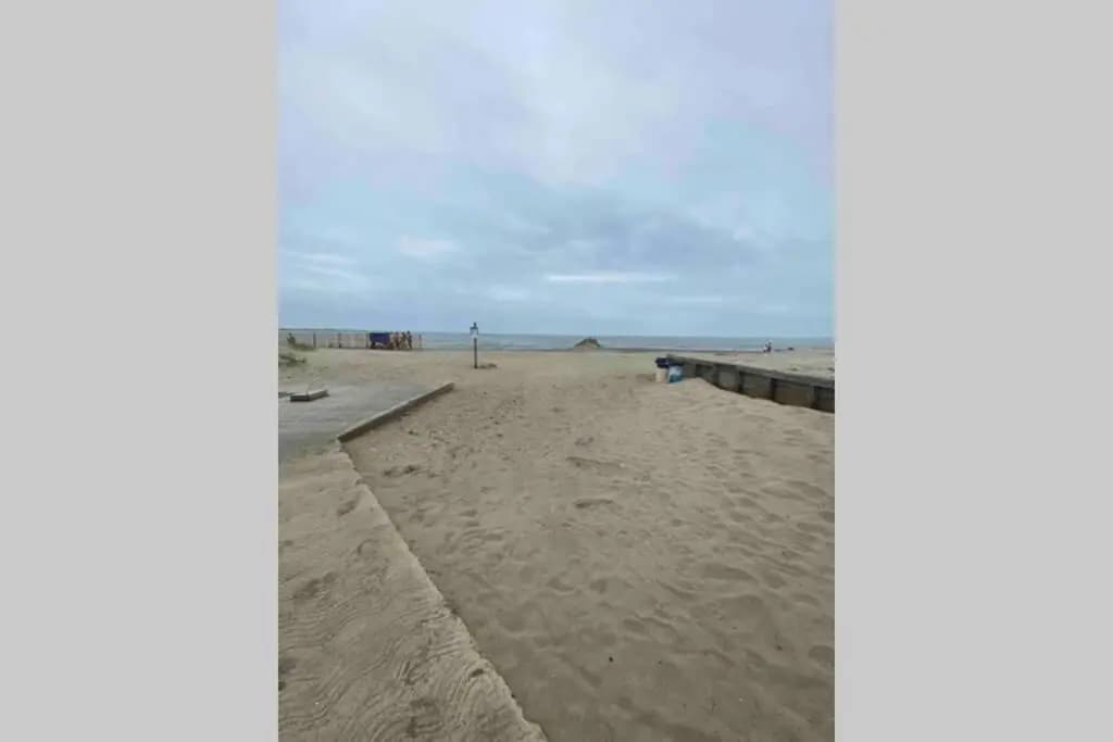 Studio cabine bord de plage 5 personnes - Miniature 7