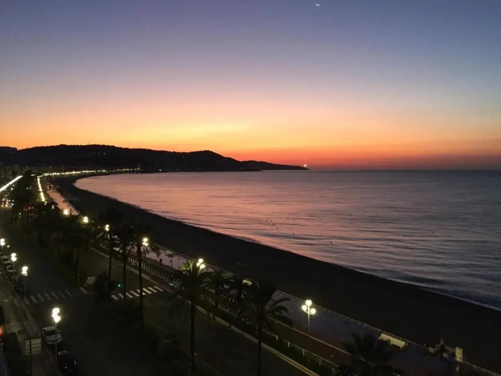 Appartement avec vue mer sur la Promenade des Anglais - Photo 1