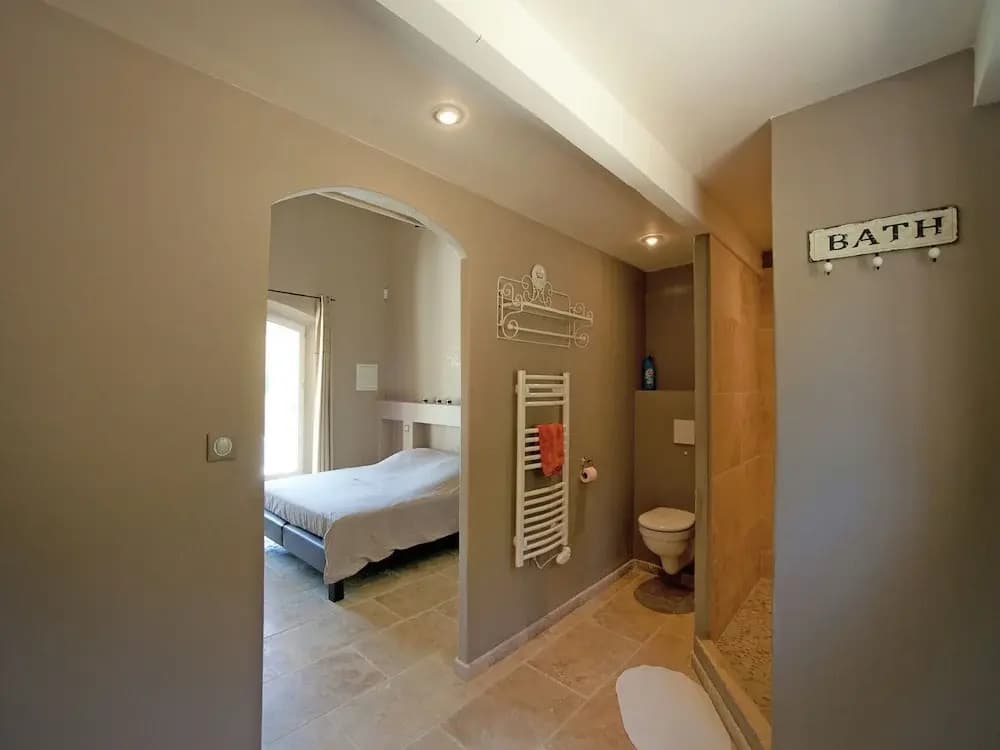 Luxury Villa in Provence With a Private Pool - Miniature 7