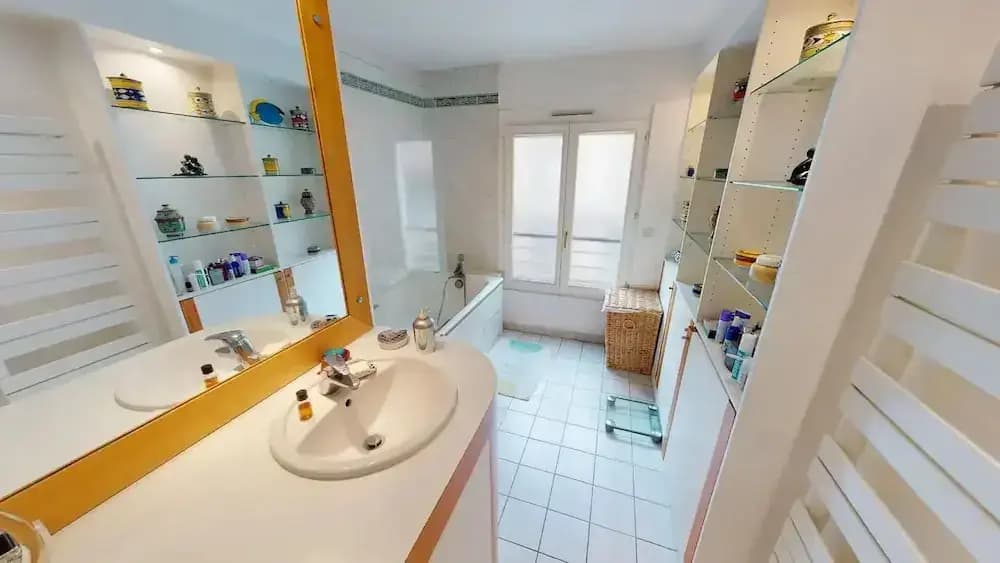 Marais Two Bedroom Haven - Miniature 8